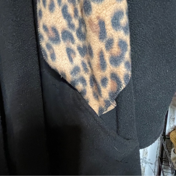 Le Moda VINTAGE Cape Poncho with leopard print scarf attached at neck. One Size - Picture 9 of 9
